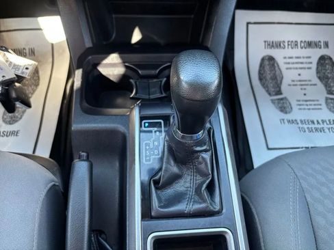 Used 2020 Toyota Tacoma SR5 AWD/4WD image 19
