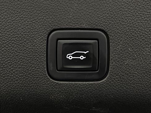 Used 2023 Chevrolet Suburban RST AWD/4WD image 7