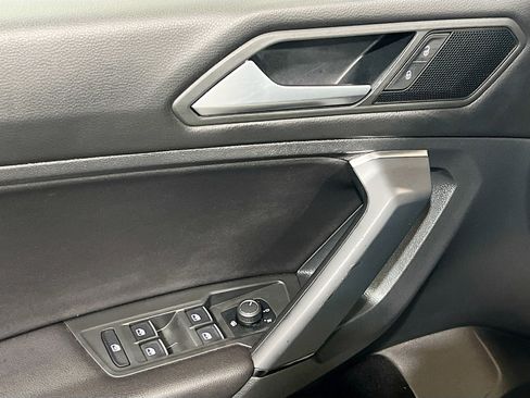 Used 2019 Volkswagen Tiguan SE FWD image 12