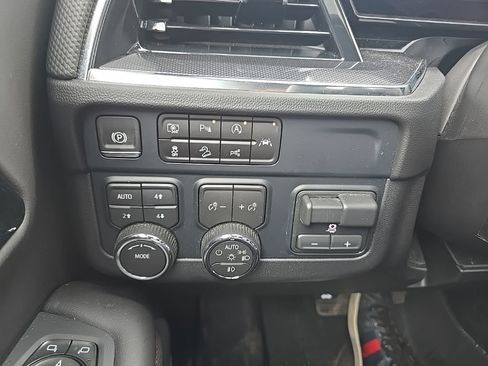 Used 2026 Chevrolet Suburban RST w/ Comfort Package AWD/4WD image 27