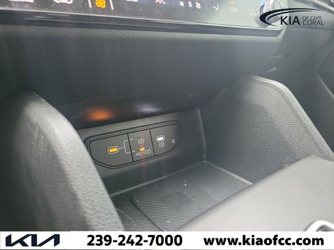 Certified 2026 Kia Sportage EX w/ EX Panorama Roof Package FWD image 31