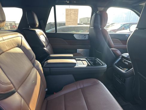 Used 2024 Lincoln Navigator Reserve image 41