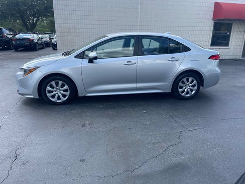 Used 2025 Toyota Corolla LE FWD image 2