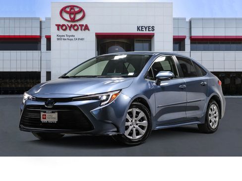 Certified 2025 Toyota Corolla LE FWD image 1