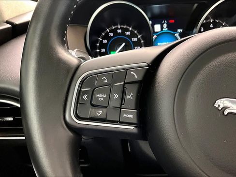 Used 2019 Jaguar F-PACE Premium image 46