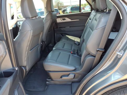 Used 2025 Ford Explorer Active w/ Active Comfort Package AWD/4WD image 13