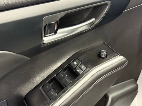 Used 2025 Toyota Highlander Platinum image 15