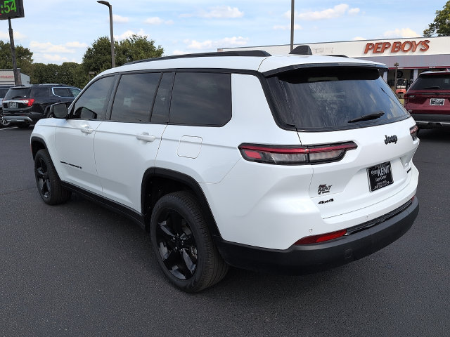 Used 2025 Jeep Grand Cherokee L Limited w/ Black Appearance Package AWD/4WD image 5