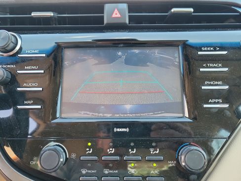 Used 2020 Toyota Camry LE FWD image 12