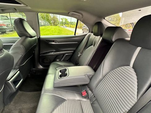 Used 2018 Toyota Camry SE image 16