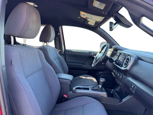 Used 2019 Toyota Tacoma TRD Sport w/ Technology Package AWD/4WD image 15