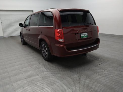 Used 2017 Dodge Grand Caravan SXT FWD image 5
