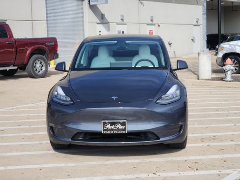 Used 2020 Tesla Model Y Long Range image 5