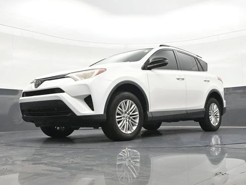 Used 2017 Toyota RAV4 LE FWD image 27
