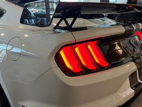 Used 2022 Ford Mustang Shelby GT500 w/ Carbon Fiber Track Pack image 16