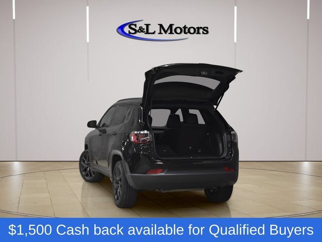 New 2026 Jeep Compass Latitude w/ Sun and Sound Group AWD/4WD image 8