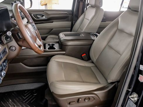 Used 2021 Chevrolet Suburban Z71 w/ Z71 Off-Road Package AWD/4WD image 29