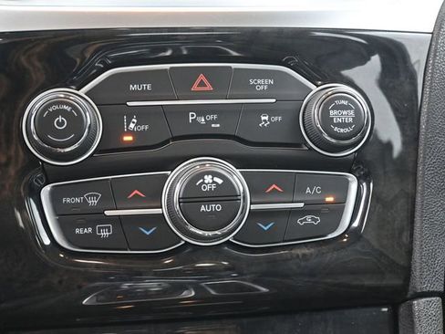 Used 2018 Chrysler 300 Limited w/ Safetytec Plus Group image 19