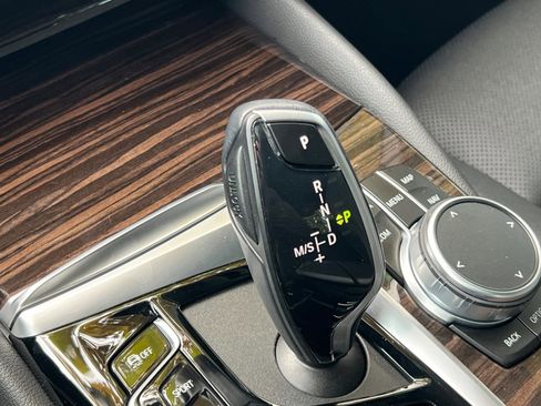 Certified 2022 BMW 530i w/ Convenience Package image 17