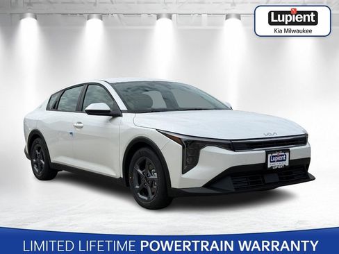 New 2025 Kia K4 LXS image 1