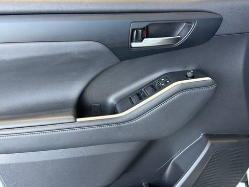 Used 2023 Toyota Highlander XLE image 20