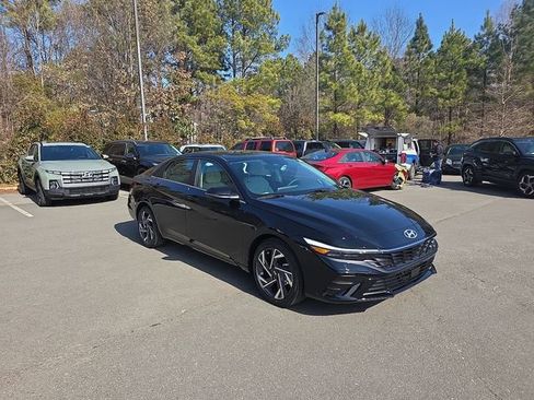 New 2026 Hyundai Elantra Limited FWD image 12