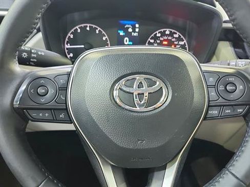 Used 2025 Toyota Corolla Cross LE FWD image 14