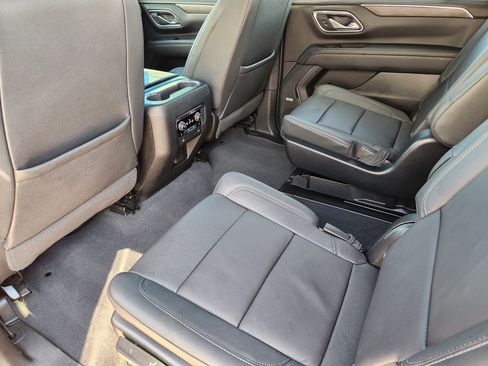 Used 2023 Chevrolet Suburban Z71 w/ Luxury Package AWD/4WD image 23