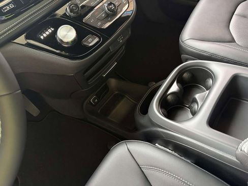 New 2026 Chrysler Pacifica Select image 24