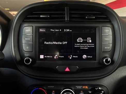 Used 2025 Kia Soul LX w/ LX Technology Package FWD image 26