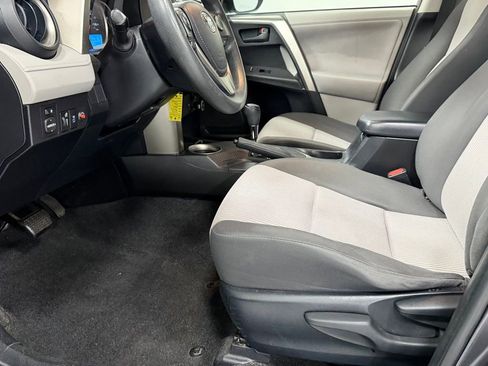 Used 2013 Toyota RAV4 LE image 10