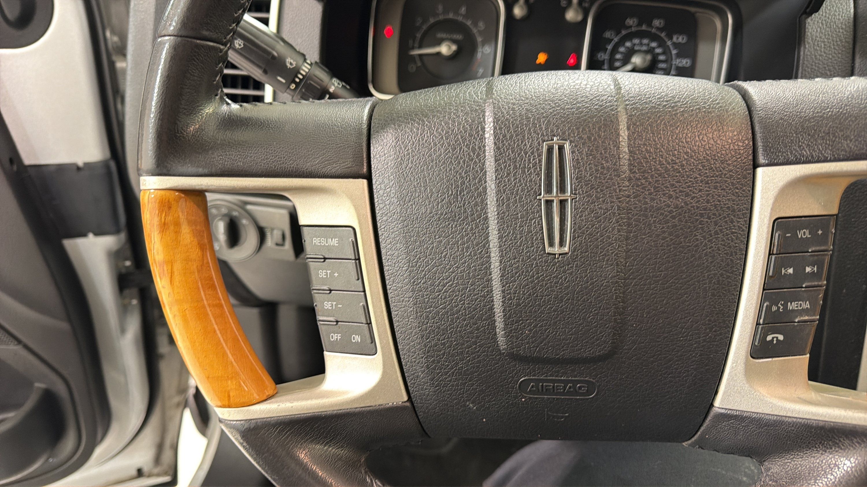 Used 2010 Lincoln MKX 2WD image 13