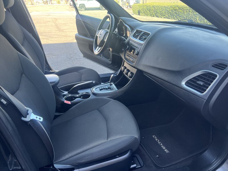 Used 2012 Dodge Avenger SXT FWD image 7