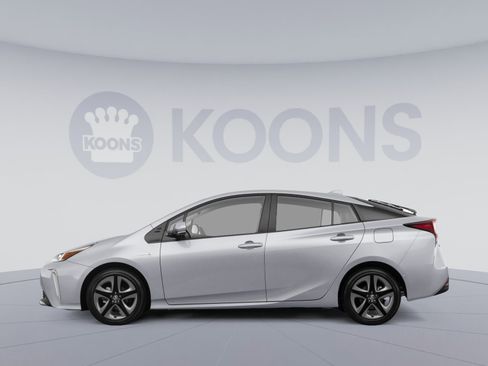 Used 2024 Toyota Prius XLE image 2