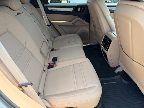 Certified 2022 Porsche Cayenne Platinum Edition AWD/4WD image 30