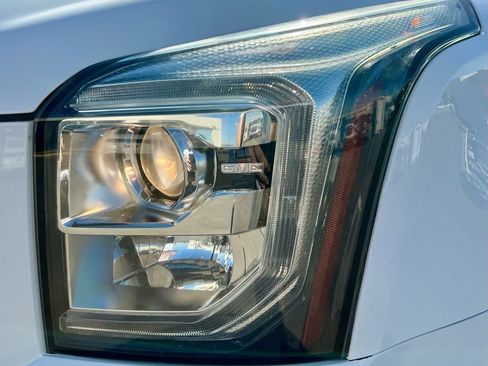 Used 2019 GMC Yukon SLT image 10