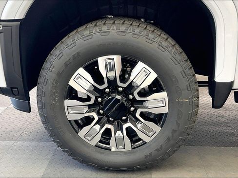 New 2026 GMC Sierra 2500 Denali w/ Denali Reserve Package AWD/4WD image 14