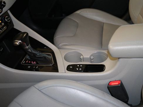 Used 2018 Kia Niro EX Premium image 48