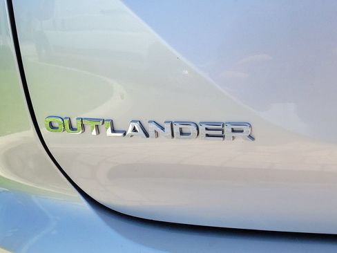 Used 2024 Mitsubishi Outlander SE FWD image 8