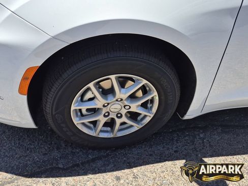 New 2027 Chrysler Pacifica Select FWD image 10