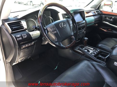 Used 2015 Lexus LX 570 4WD w/ Luxury Package image 10