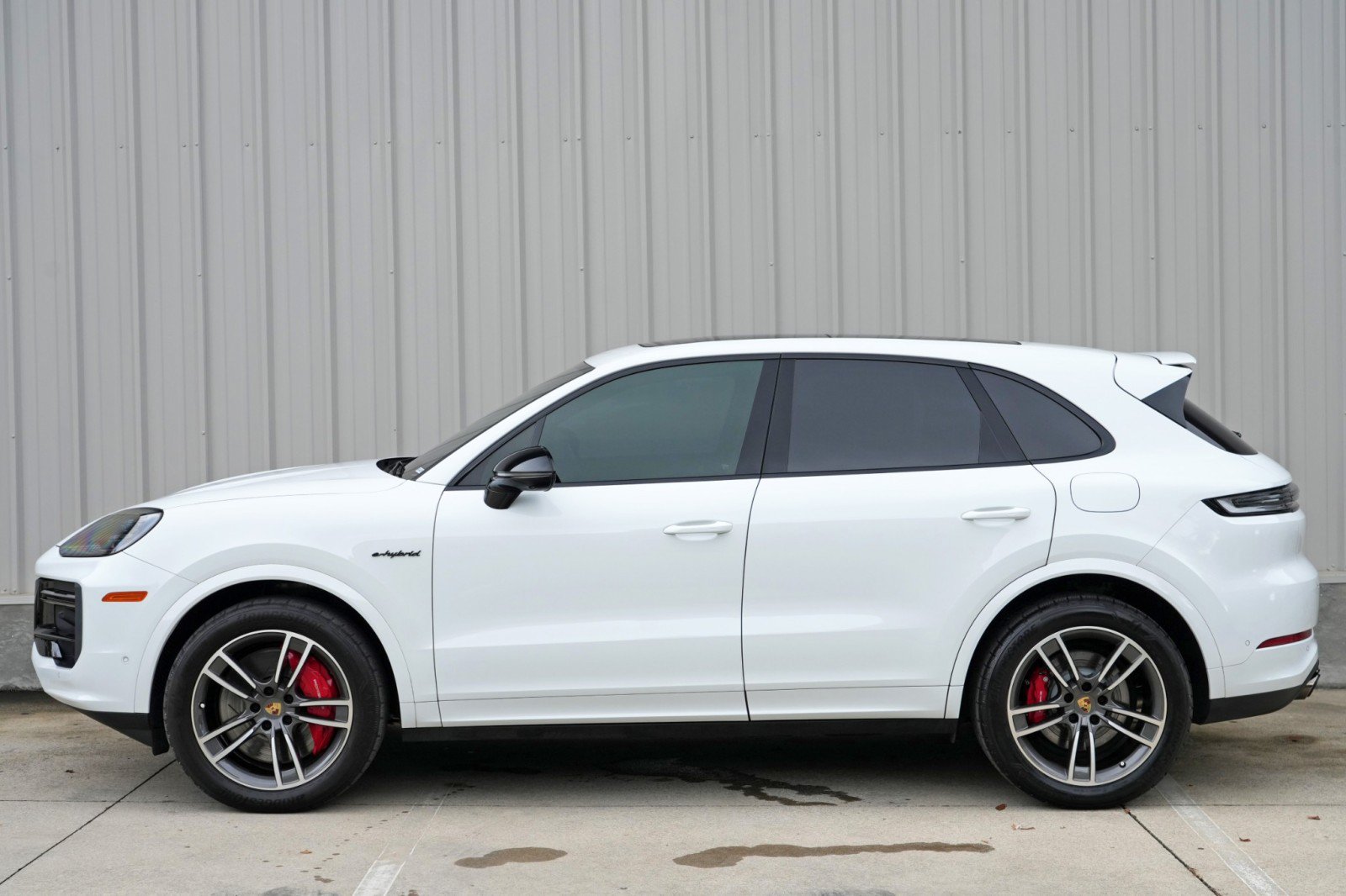Used 2024 Porsche Cayenne Turbo AWD/4WD image 57