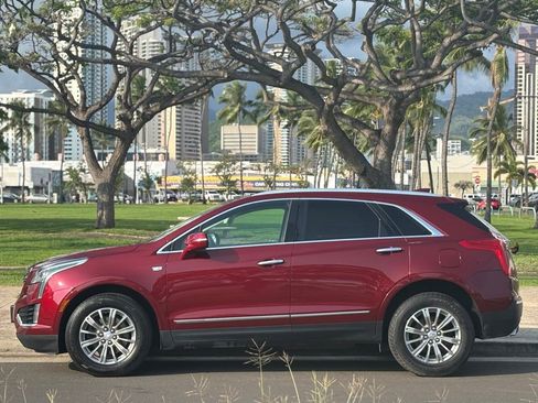 Used 2017 Cadillac XT5 Luxury image 2