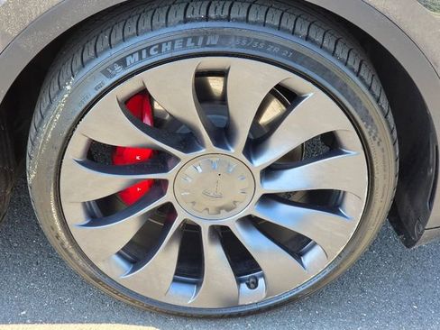 Used 2024 Tesla Model Y Performance AWD/4WD image 9