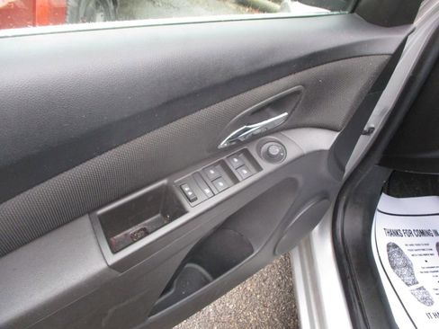 Used 2015 Chevrolet Cruze LT image 10