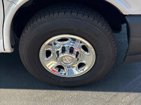 Used 2019 Chevrolet Express 3500 LS RWD image 7