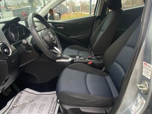 Used 2019 Toyota Yaris LE image 11