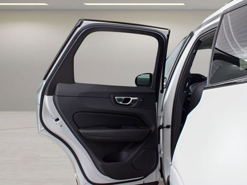 Certified 2025 Volvo XC60 B5 Core image 61