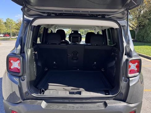 Used 2022 Jeep Renegade Latitude w/ Convenience Group image 11