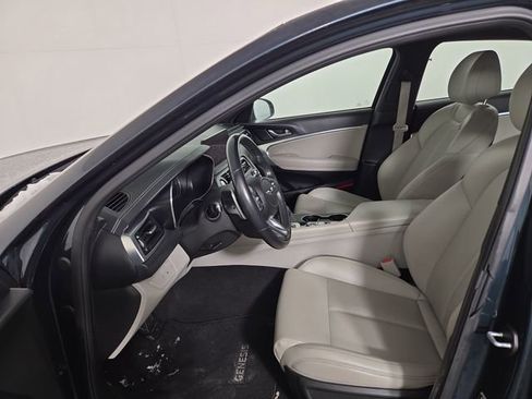 Used 2023 Genesis G70 2.0T image 13